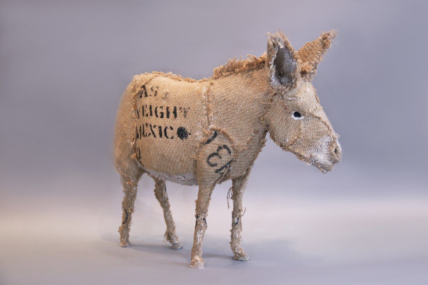 Null 霍西-勒普拉特-让-菲利普（生于1950年）。

驴子

彩绘麻布的雕塑

印有JPHL字样并带有数字464的纪念品

在左后腿上

61 x 21 &hellip;