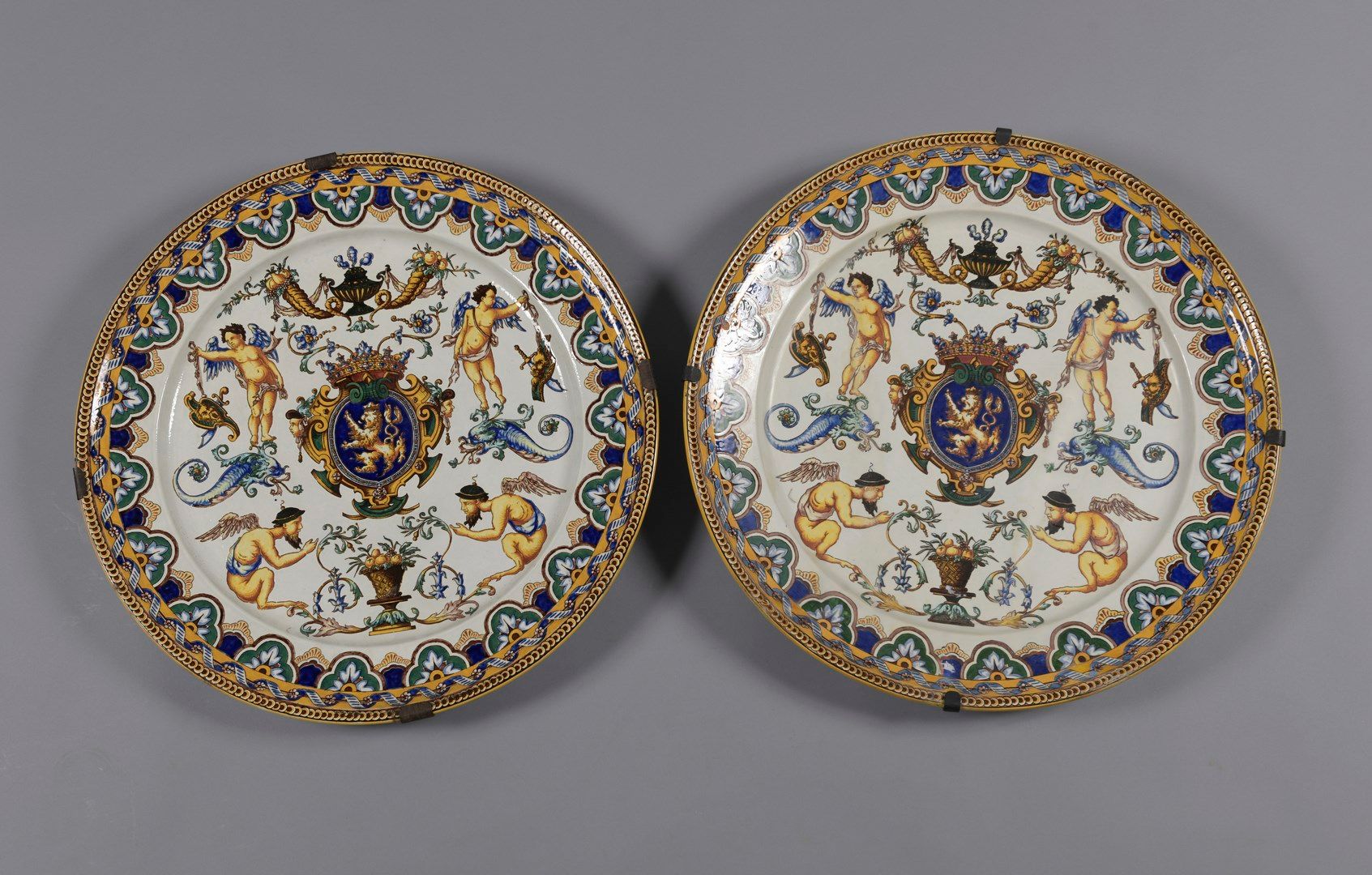 Null 
GIEN




Pair of large round dishes decorated with polychrome grotesques s&hellip;