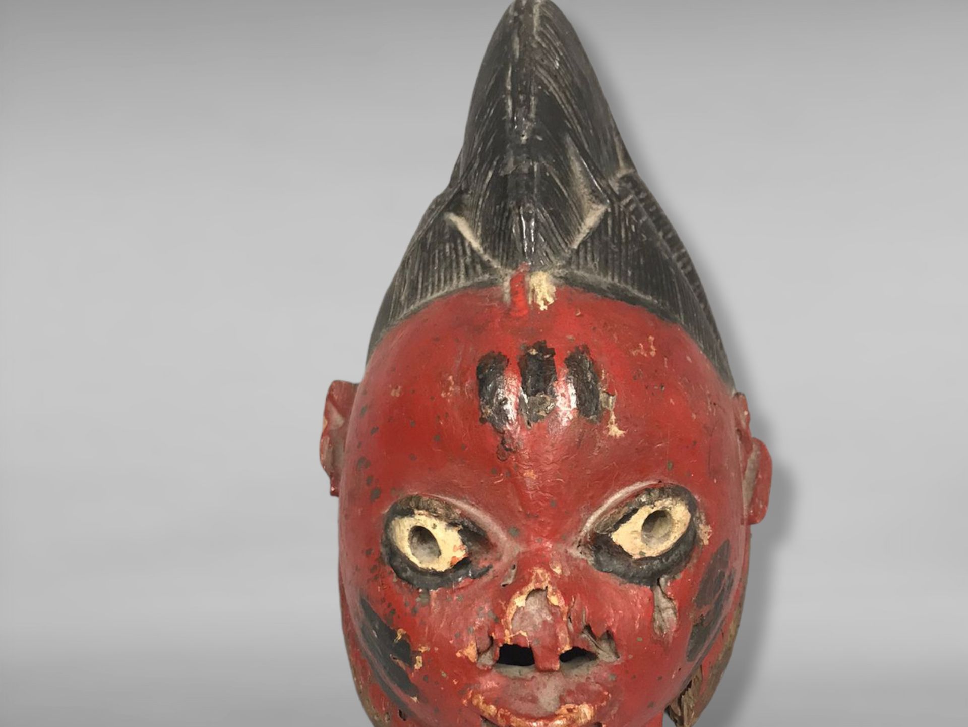 Null NIGERIA 

Guélédé mask, Yorouba, European painting

H. 35 cm

Erosions