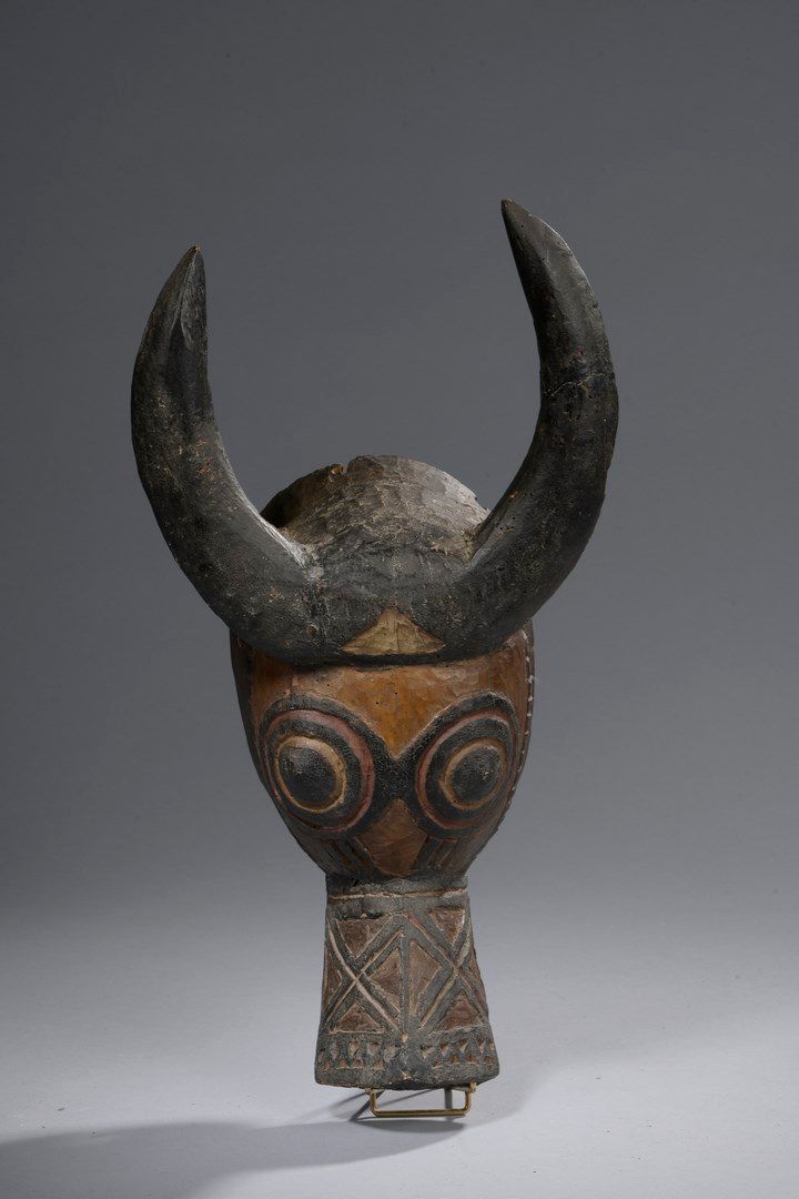 Null BURKINA FASO

Mossi buffalo mask 

H. 41 cm
