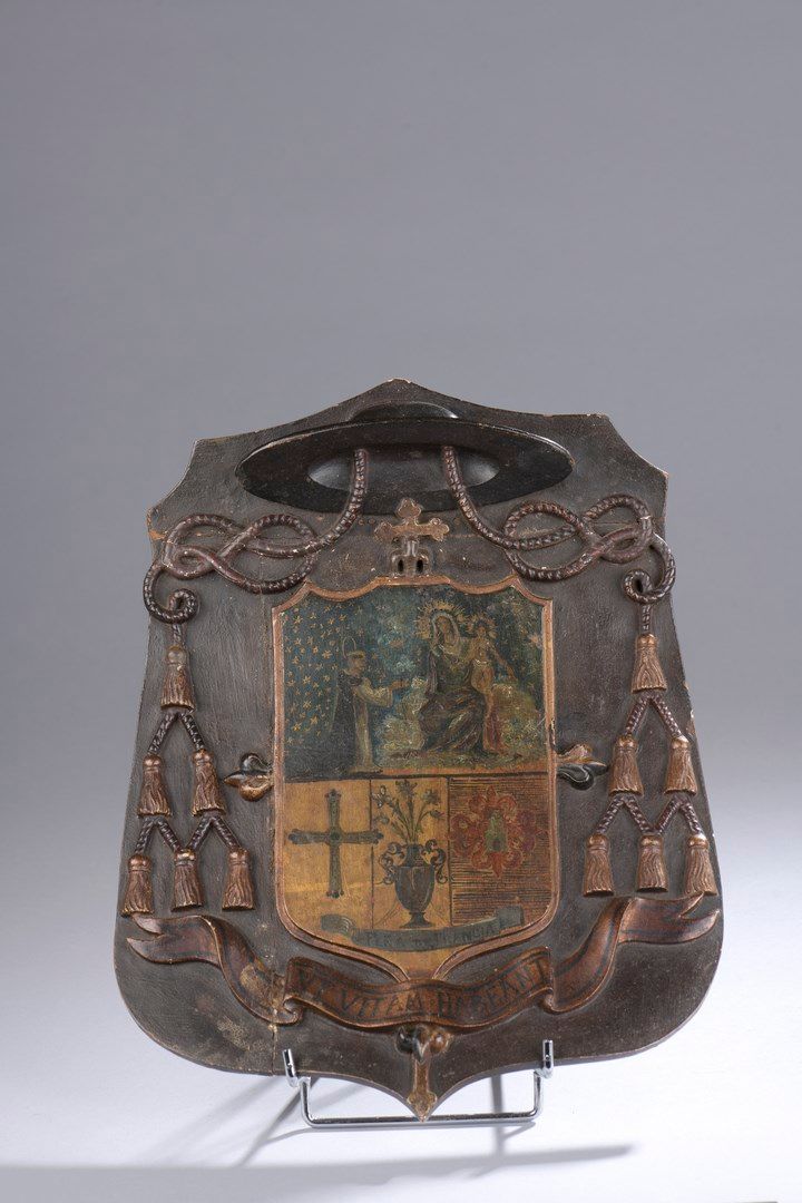 Null Geschnitztes Pappelholzpaneel mit dem Wappen des Bischofs Francisco Barbado&hellip;