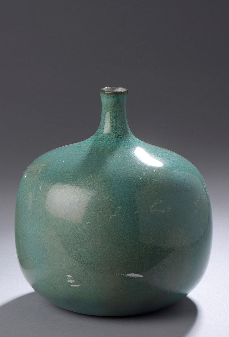 Null 雅克和达尼-鲁瓦兰(1926-2008 / 1933-2010)

陶瓷溶胶，球状体，小弧形管状颈。蓝绿色搪瓷（有划痕和小部分缺失）。

签名。

H&hellip;