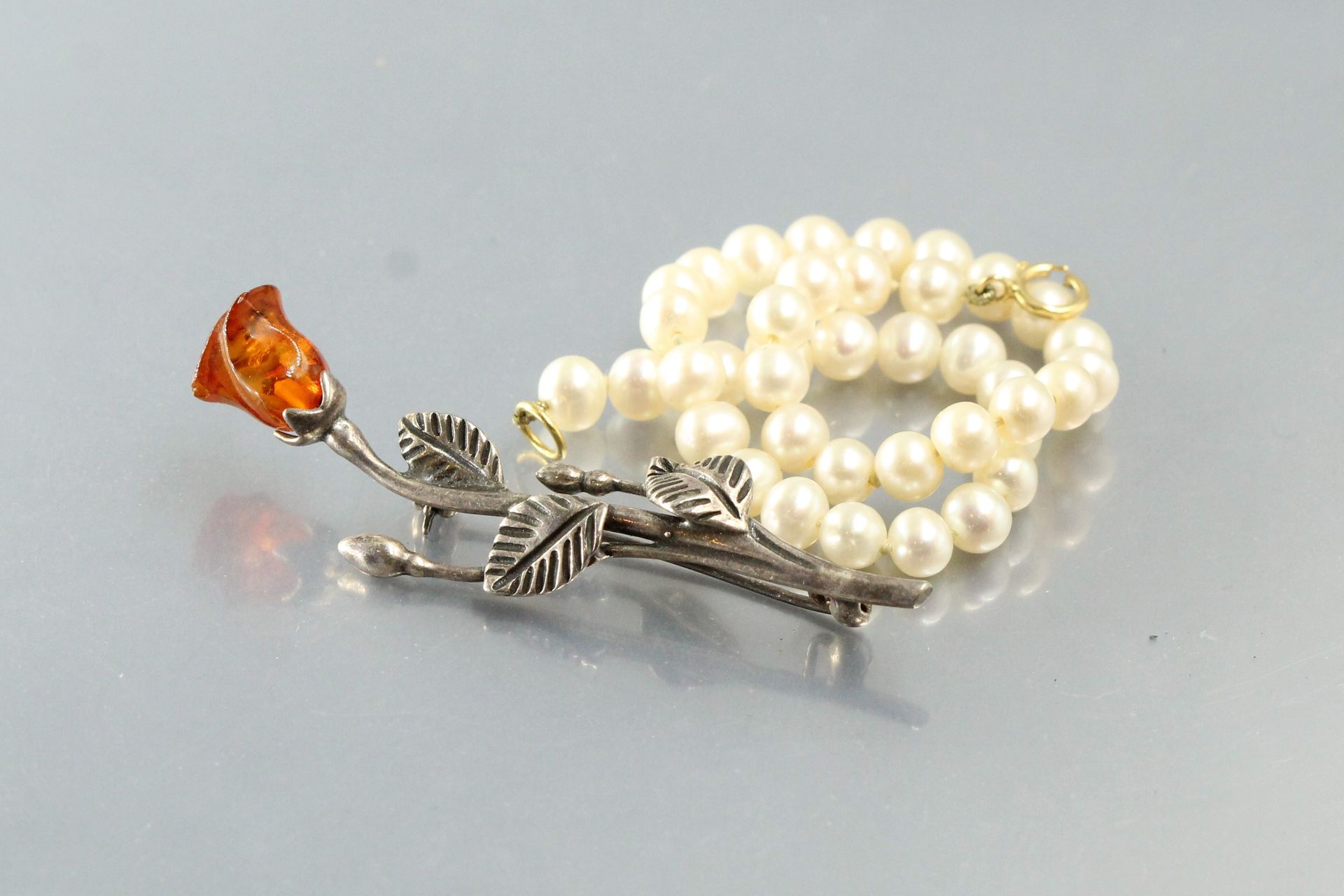 Null Bracelet de perles d'eau douce avec fermoir en en or jaune 18k (750) 

Tour&hellip;