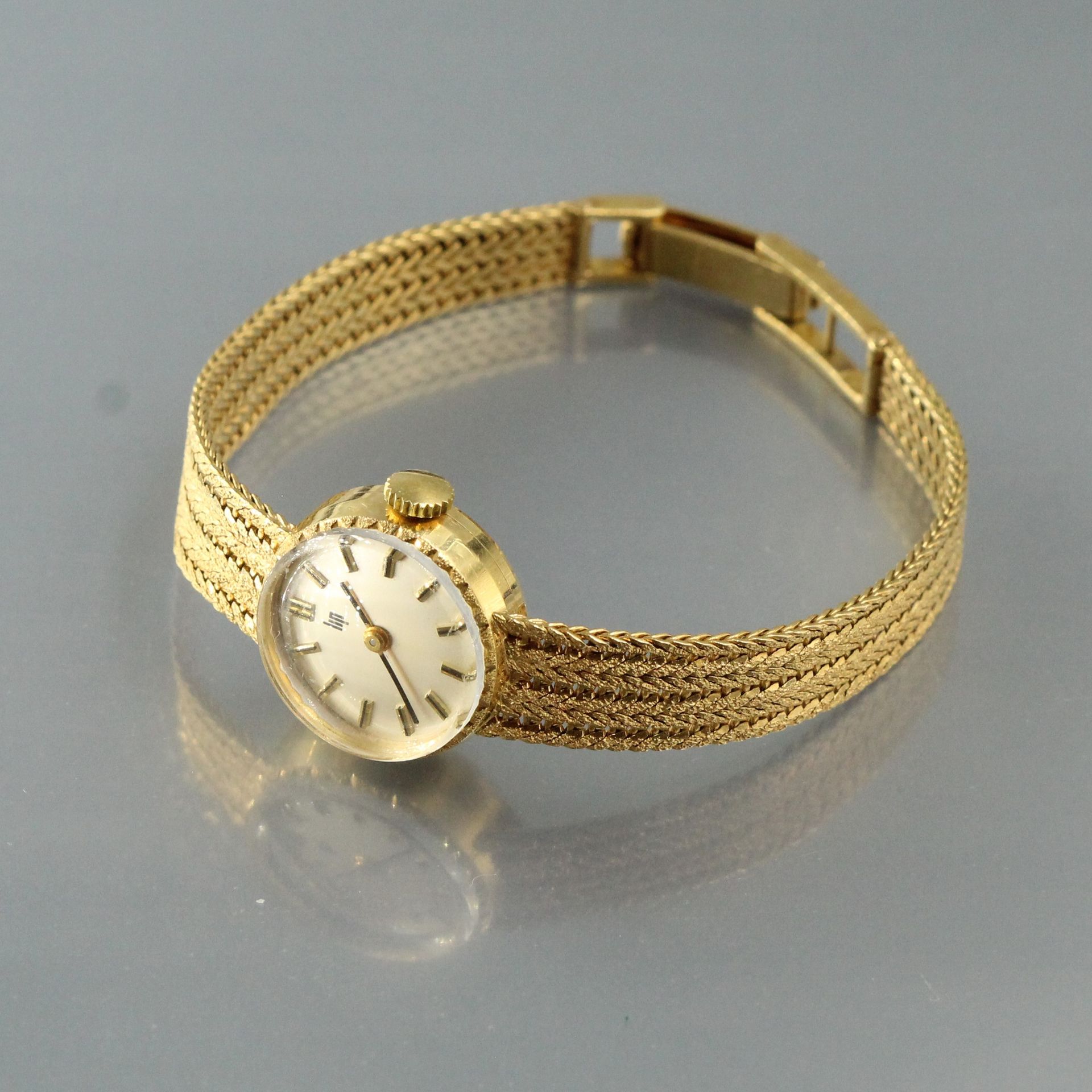 Null LIP

Montre bracelet de dame en or jaune 18k (750) à maille serpent, boîte &hellip;