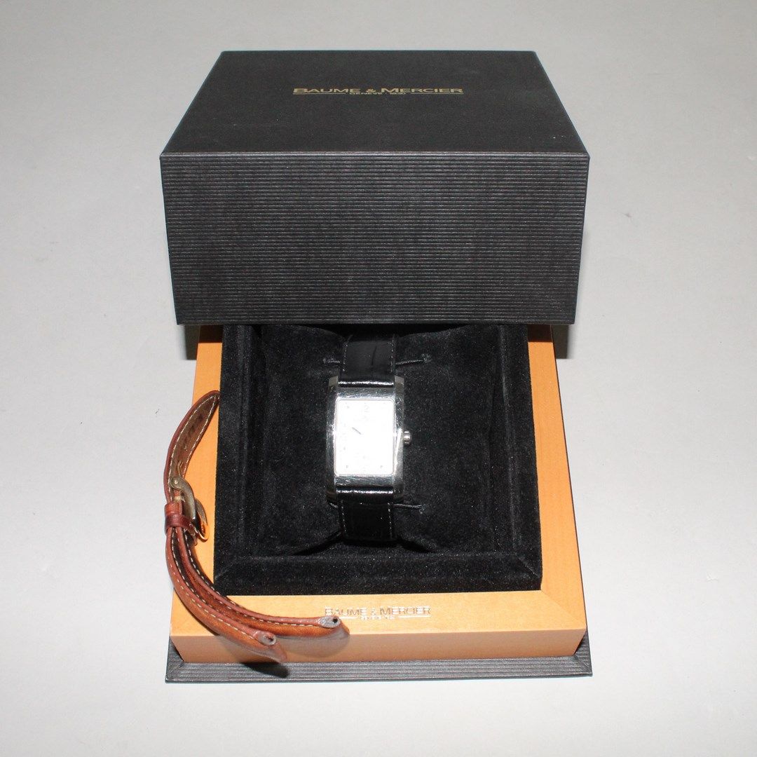 Null BAUME & MERCIER

Men's wristwatch, rectangular metal case, dial with white
&hellip;