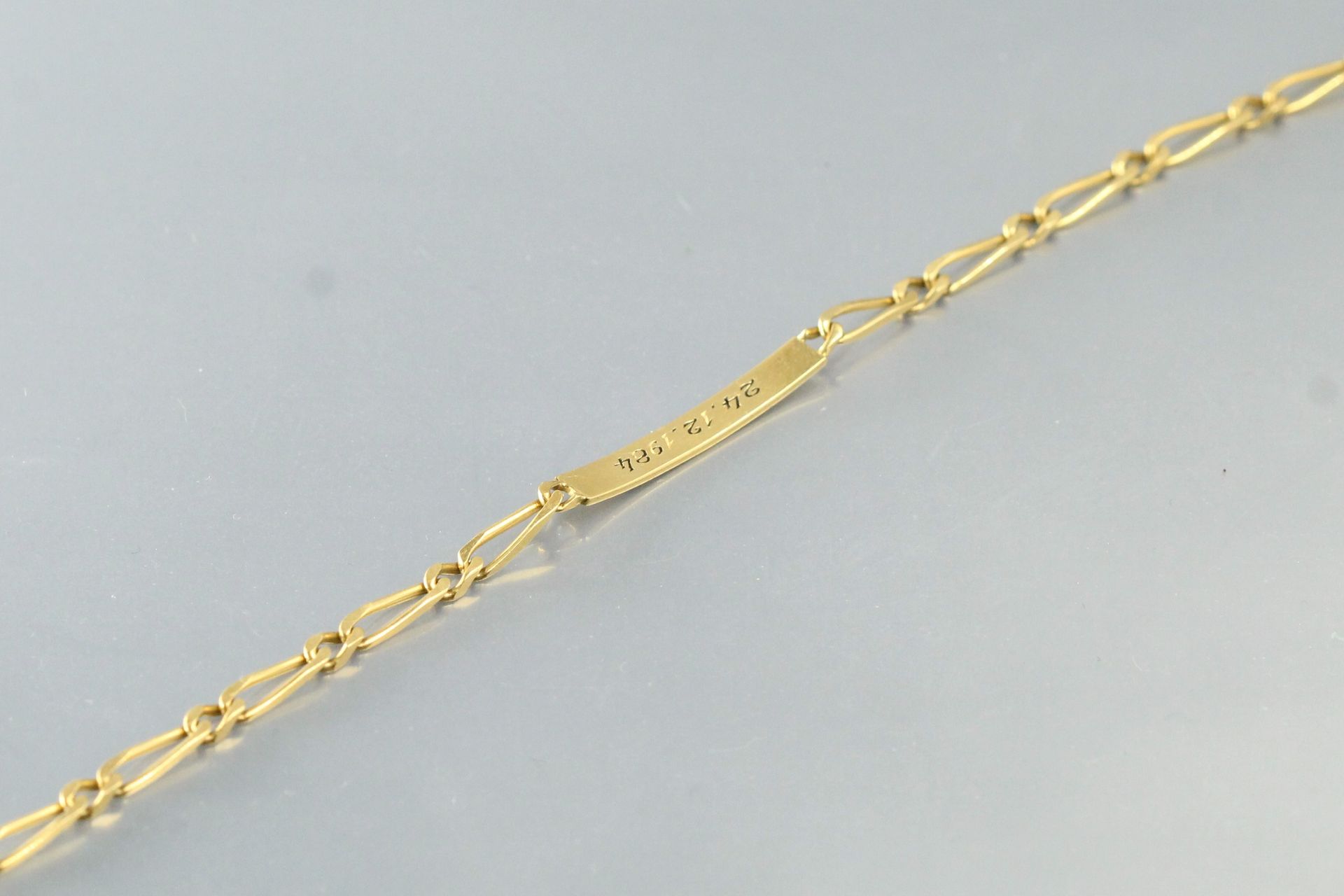 Null Bracelet de communion en or 18k (750) à maille cheval, inscrit "Axel" en so&hellip;