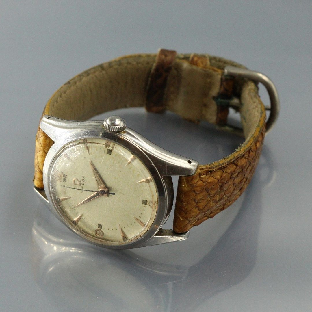 Null Men's wristwatch, steel case, cream dial signed Omega.

Signed Omega.

Came&hellip;