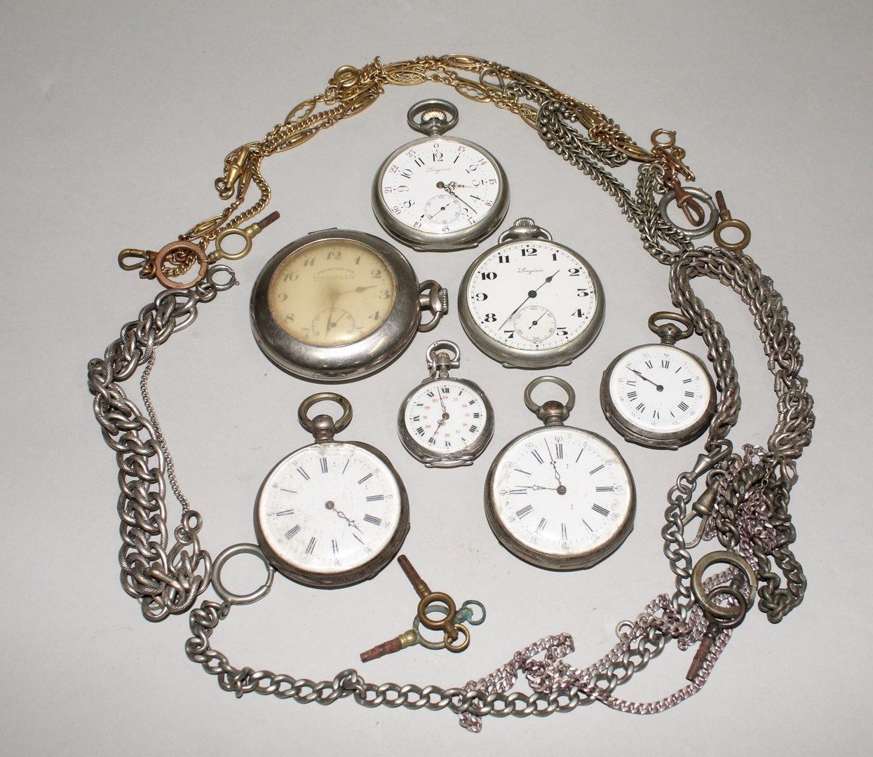 Null Set of pocket watches and their accessories :

- five silver box watches in&hellip;