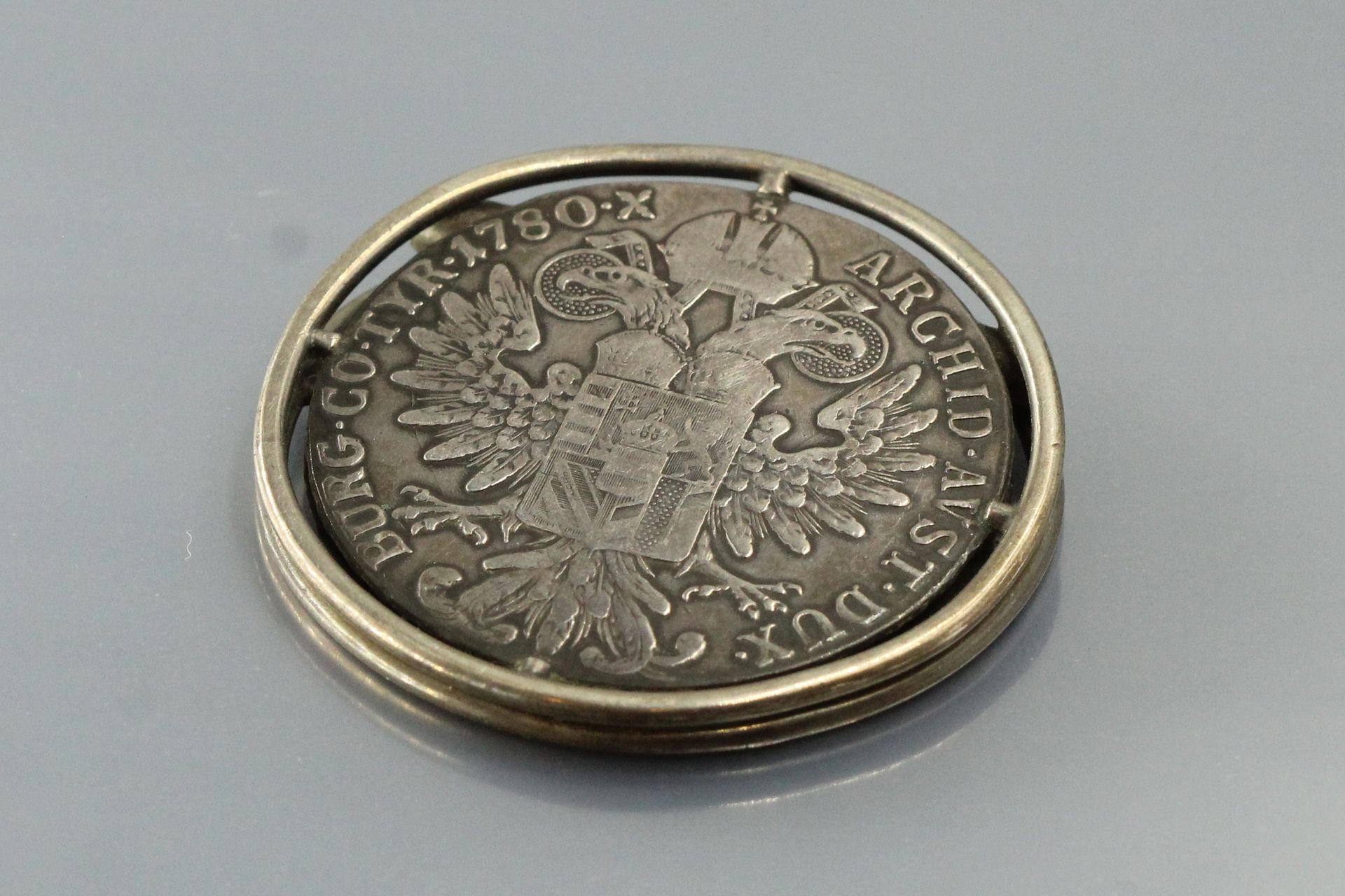 Null 
Clip per banconote fatta da una moneta d'argento di tallero (rifasciata).
&hellip;