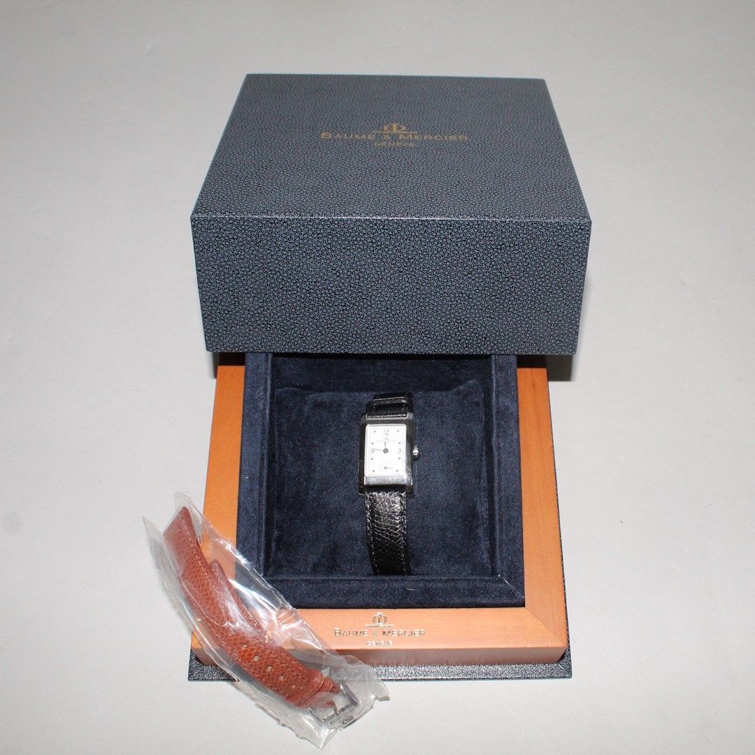 Null BAUME & MERCIER

Reloj de pulsera de señora, caja metálica rectangular, esf&hellip;