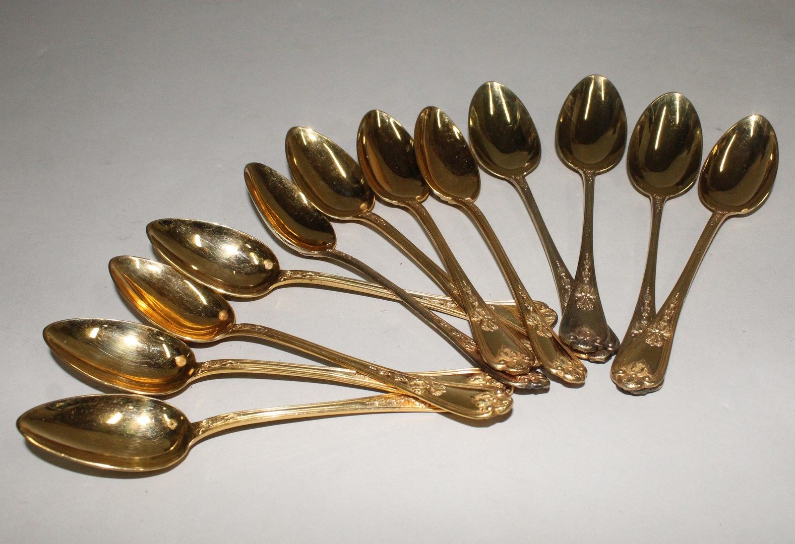 Null CHENAILLER Henri-Louis

Twelve small spoons in vermeil (Minerve) with folia&hellip;