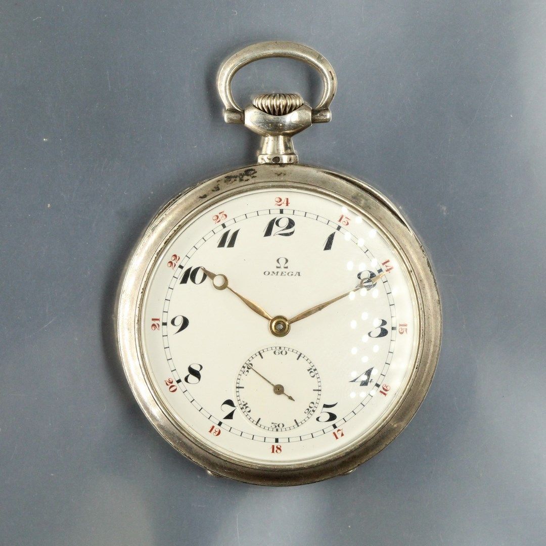 Null Reloj de bolsillo de plata, esfera esmaltada en blanco,

Números arábigos p&hellip;