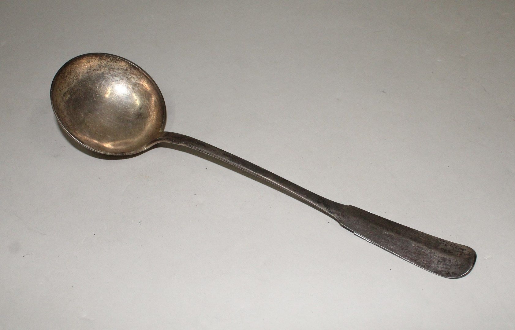 Null LAVALLEE

Silver ladle (Minerva), Uniplat model.

Weight : 169 g.