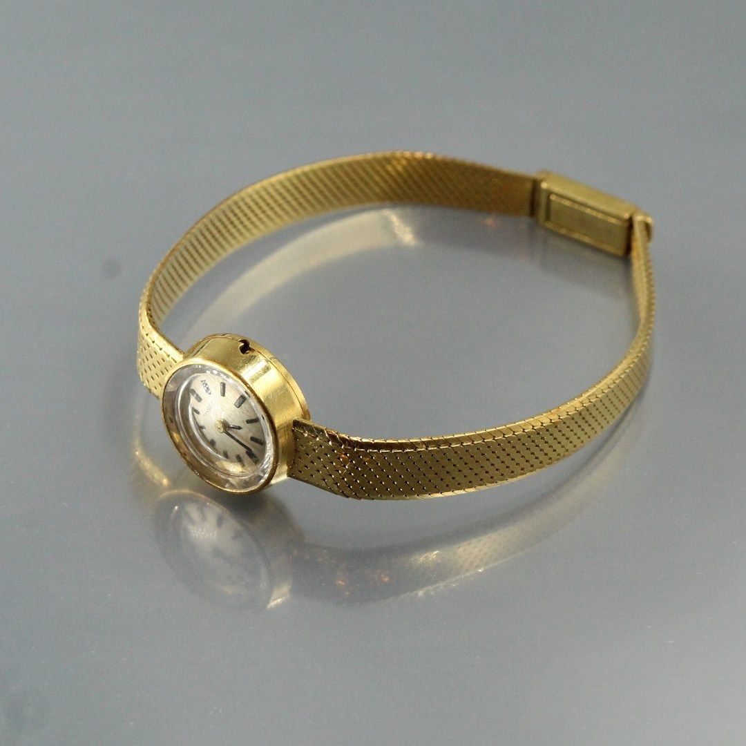 Null TISSOT

女式腕表，表壳和蛇形链条，18K（750）黄金材质。按原样，没有上弦机制，不能保证运作。

毛重：24.20克。