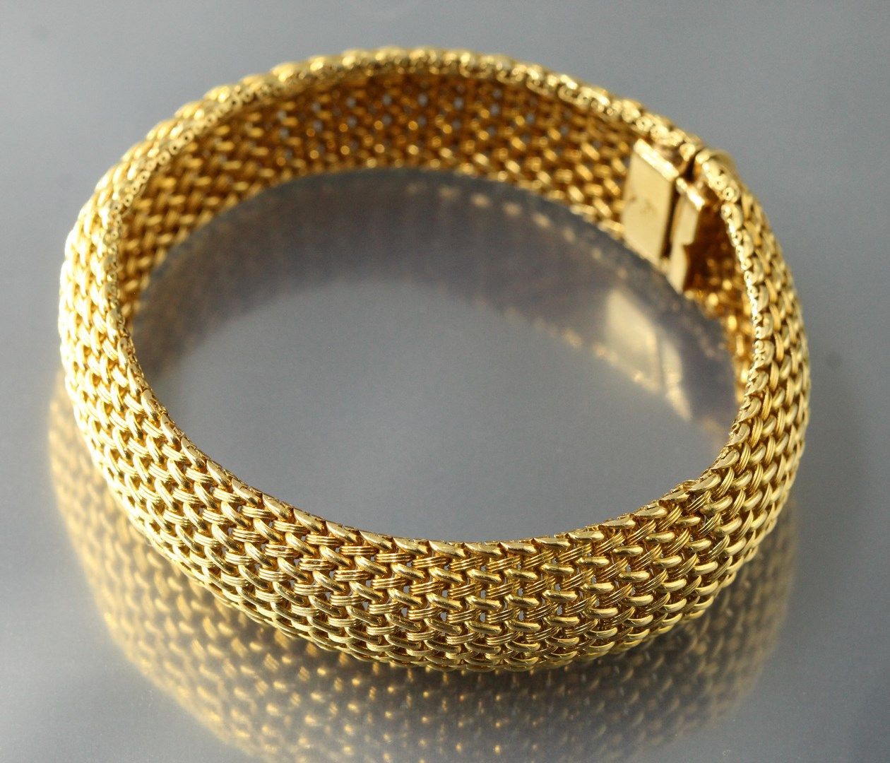 Null Bracelet en or jaune 18k (750) à maille tressée. 

Tour de poignet : 20 cm.&hellip;