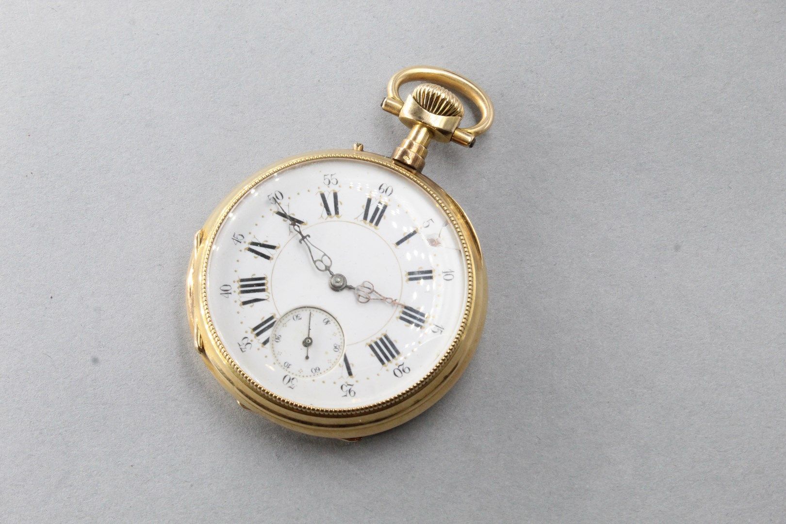 Null 18K（750）黄金怀表，白色珐琅表盘。

罗马数字表示小时，秒针位于6点钟方向。碗上有扭索纹，有 "TD "字样。

马头标志。

直径：48毫米。&hellip;