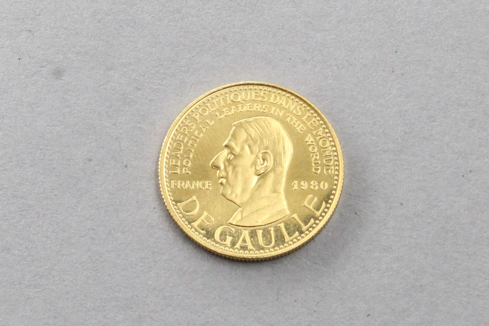 Null Commemorative gold coin with the effigy of DE GAULLE. 

SUP. 

Weight : 5.9&hellip;