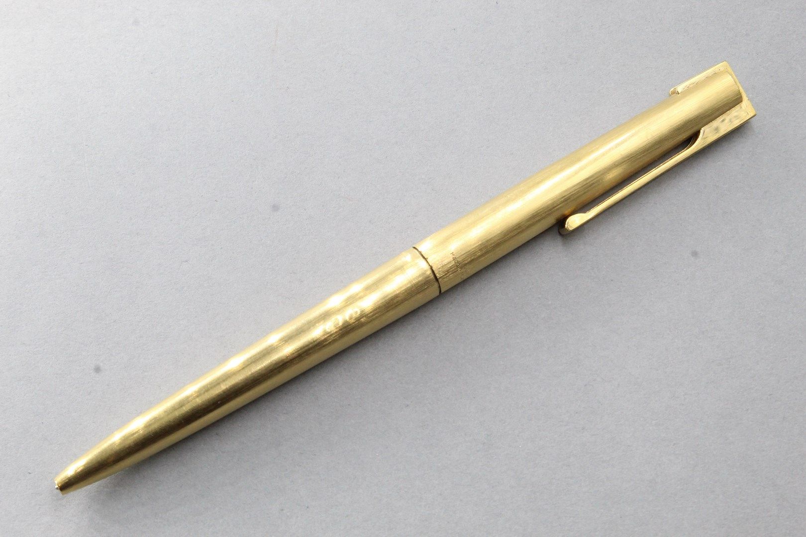 Null WATERMAN

Gold plated ballpoint pen. Signed. Condition of use.