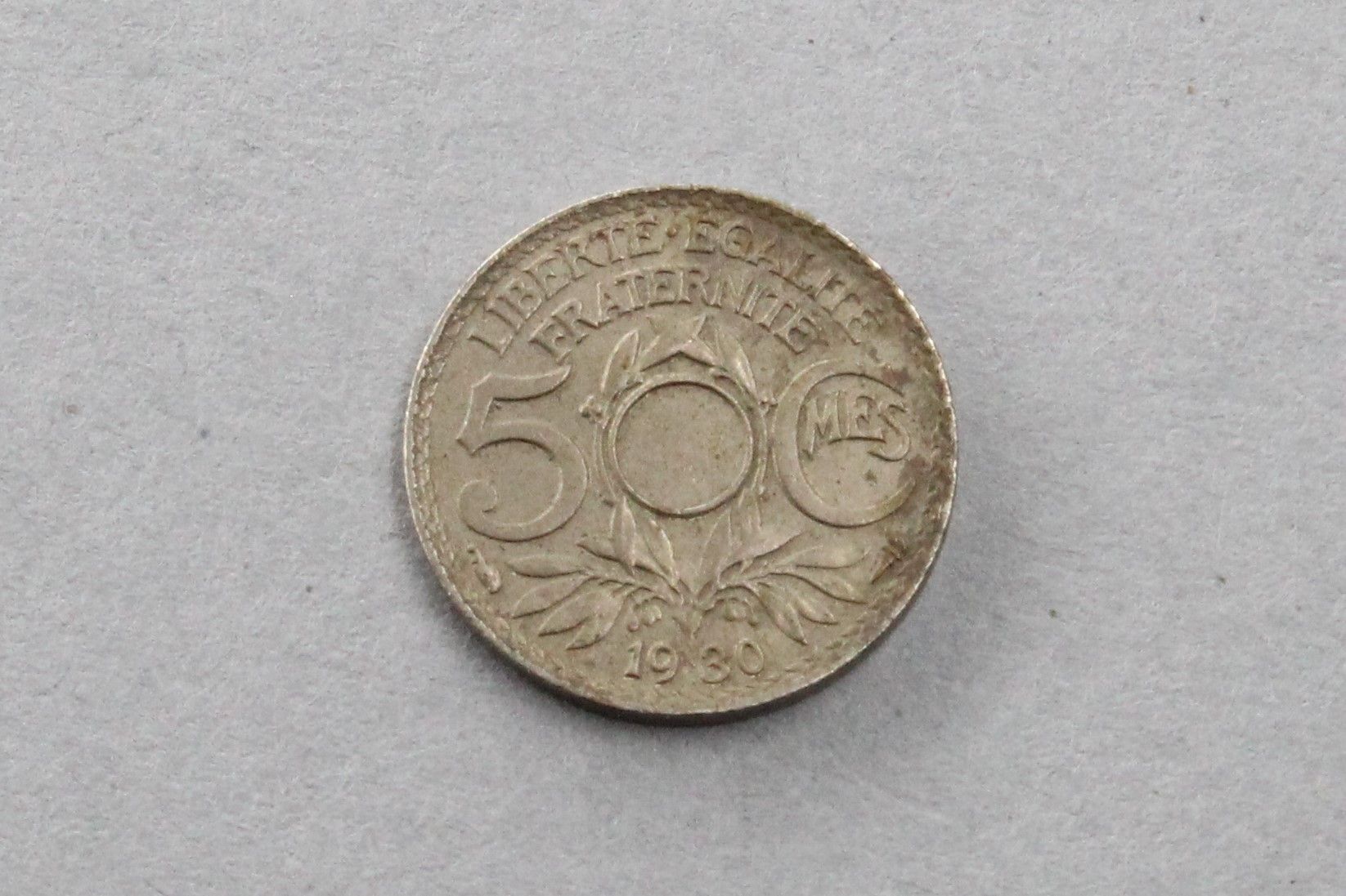 Null 5林道尔分，小模块，铜镍合金，1930年。

罕见的未穿透的品种。

La Franc 122-3型。

边缘有小的凹痕，否则非常好。