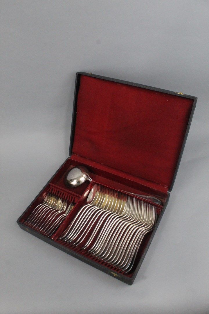 Null CAILAR-BAYARD

37 pieces silver plated metal set, knotted ribbons model:

-&hellip;