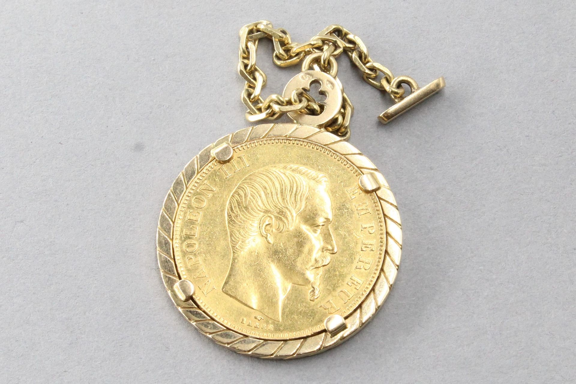 Null Gold coin of 50 francs Napoleon III bare head, mounted as a key ring, set i&hellip;