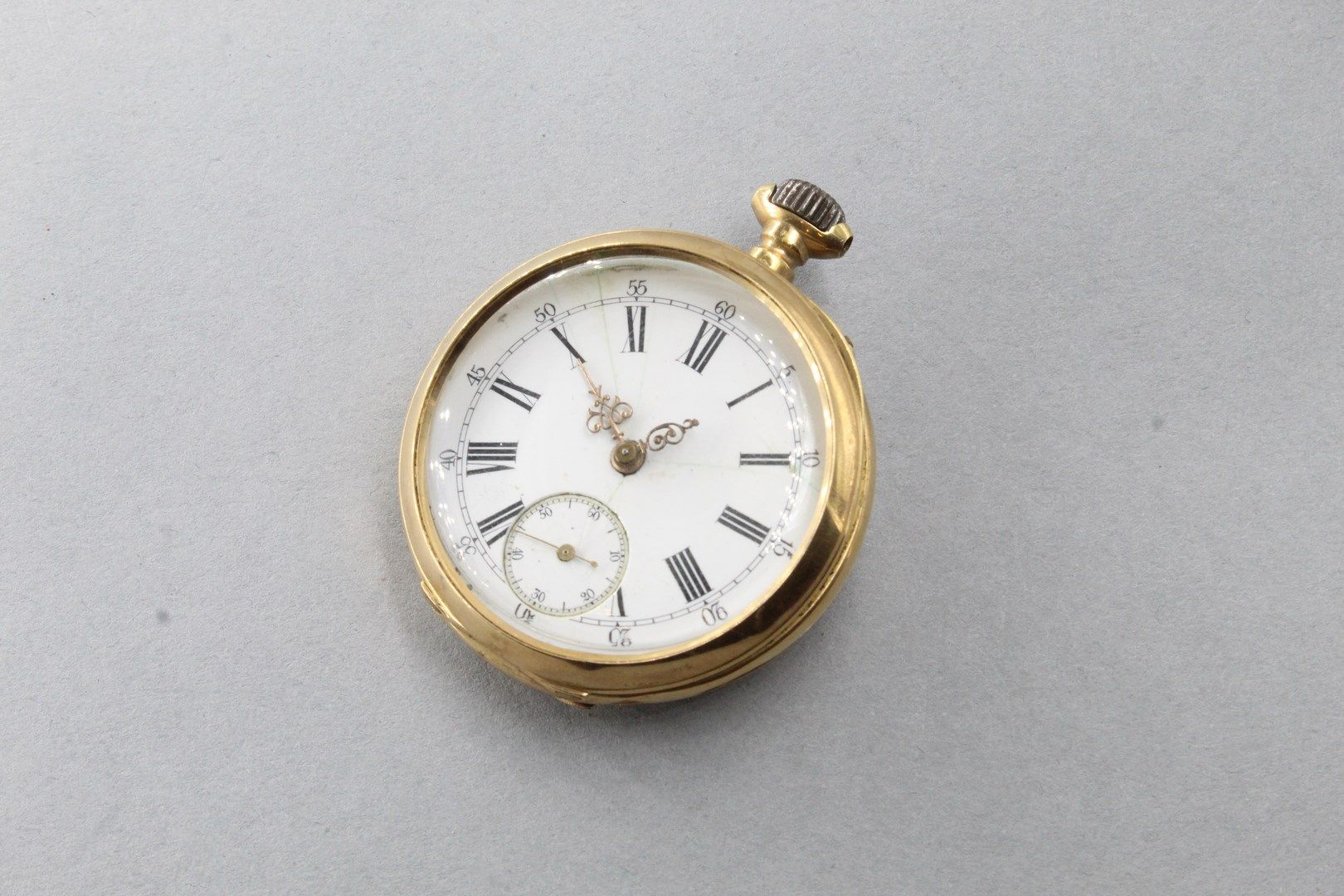 Null Restos de un reloj de bolsillo de oro amarillo de 18k (750). 

Peso bruto: &hellip;