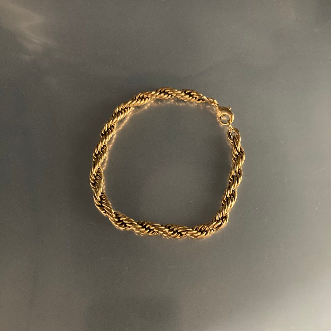 Null Bracelet en or jaune 18k (750) à maille corde.

Poinçon tête d'aigle.

Tour&hellip;