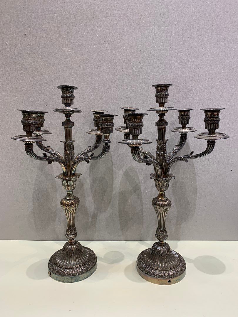 Null CHRISTOFLE

Paire de chandeliers à 5 bras de lumières en bronze argenté scu&hellip;