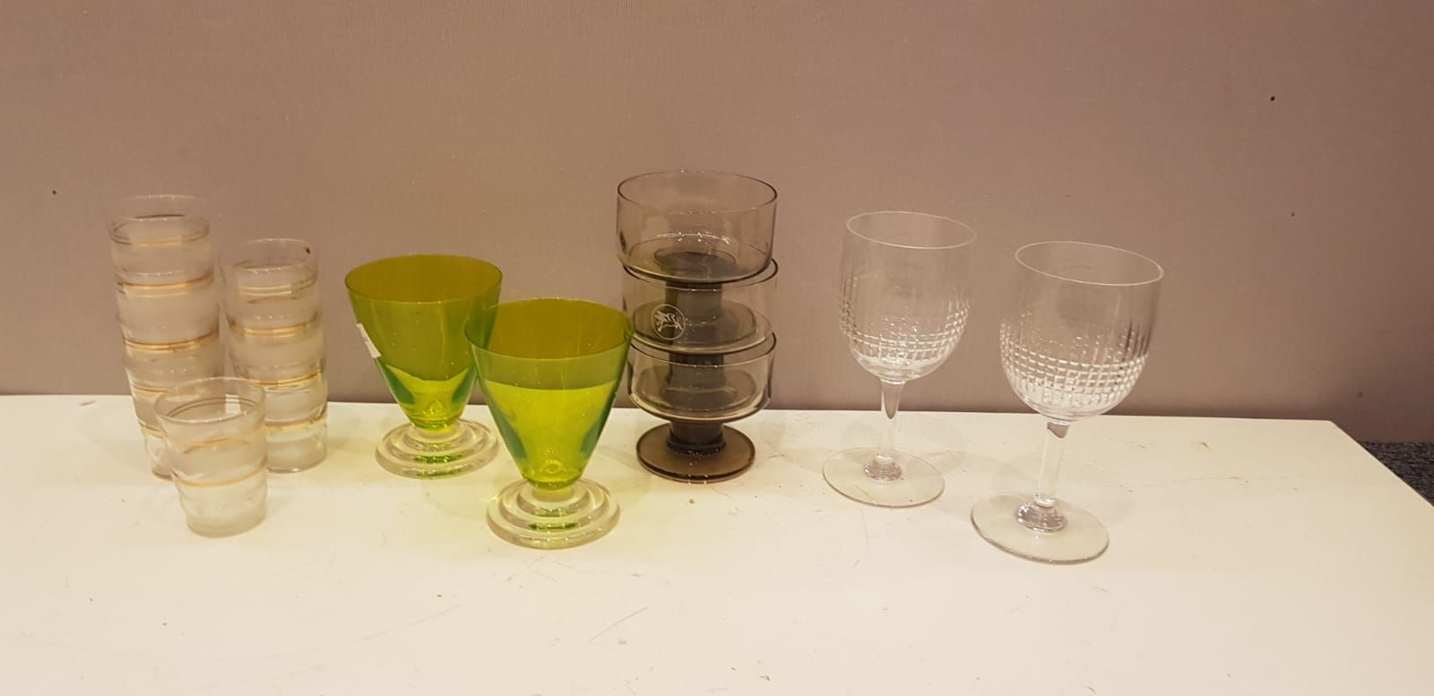 Null 玻璃器皿套装包括。

- 11个水杯

- 1个锅垫和2个杯垫，Cristalleries Vannes Le Chatel

- 7个水杯

- 1&hellip;
