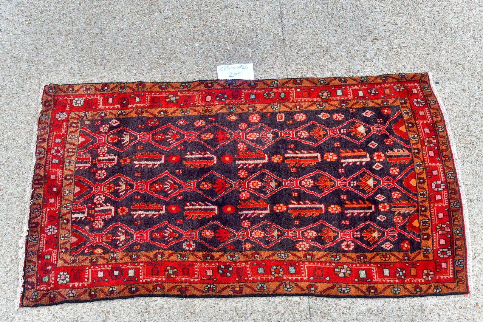 Null Koltouk (Iran, Region Amadan), ca. 1980. 

Wollsamt auf Baumwollgrundierung&hellip;