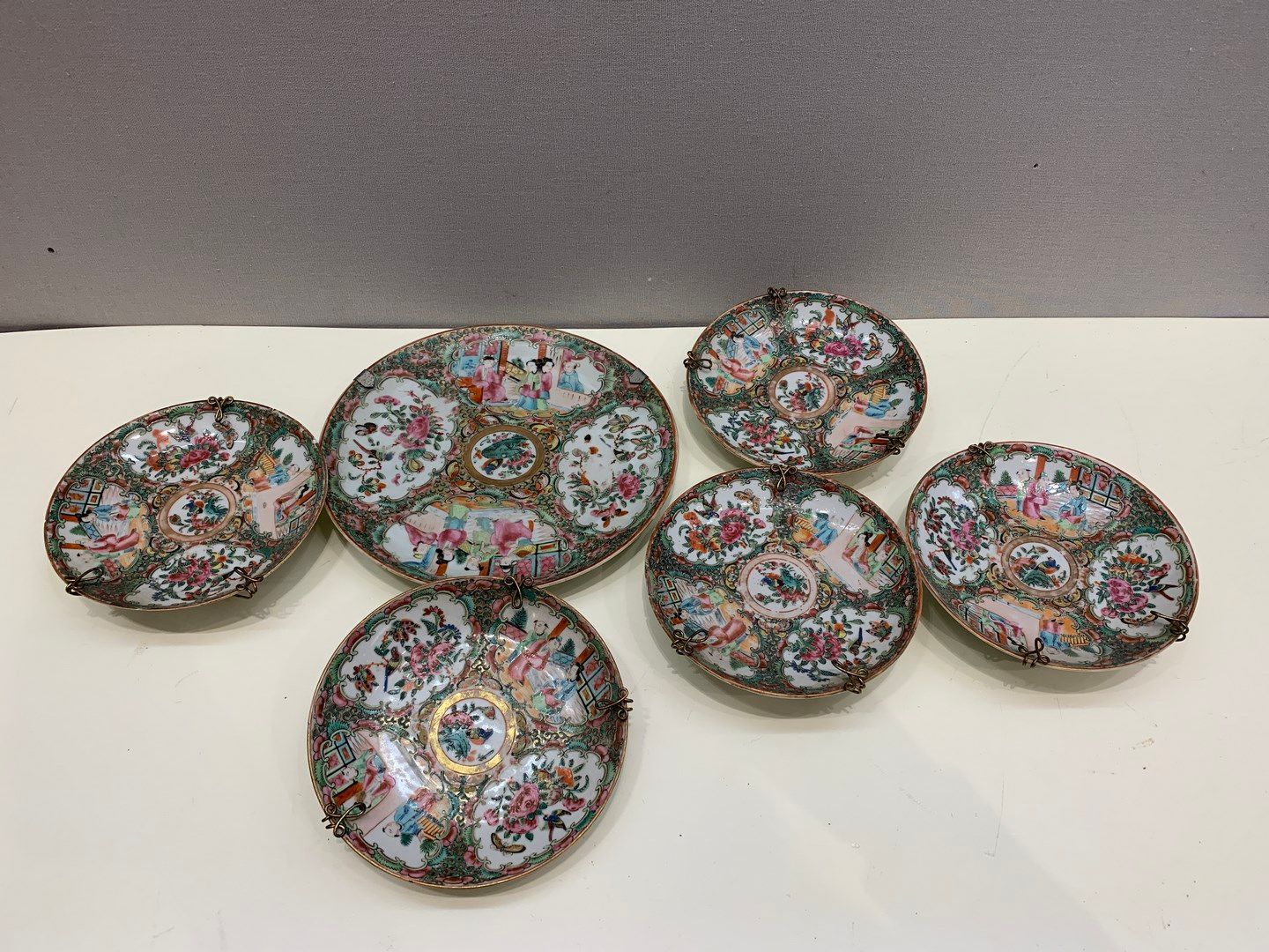 Null 
CHINA, Canton

Suite of six polychrome and gilded porcelain plates of anim&hellip;