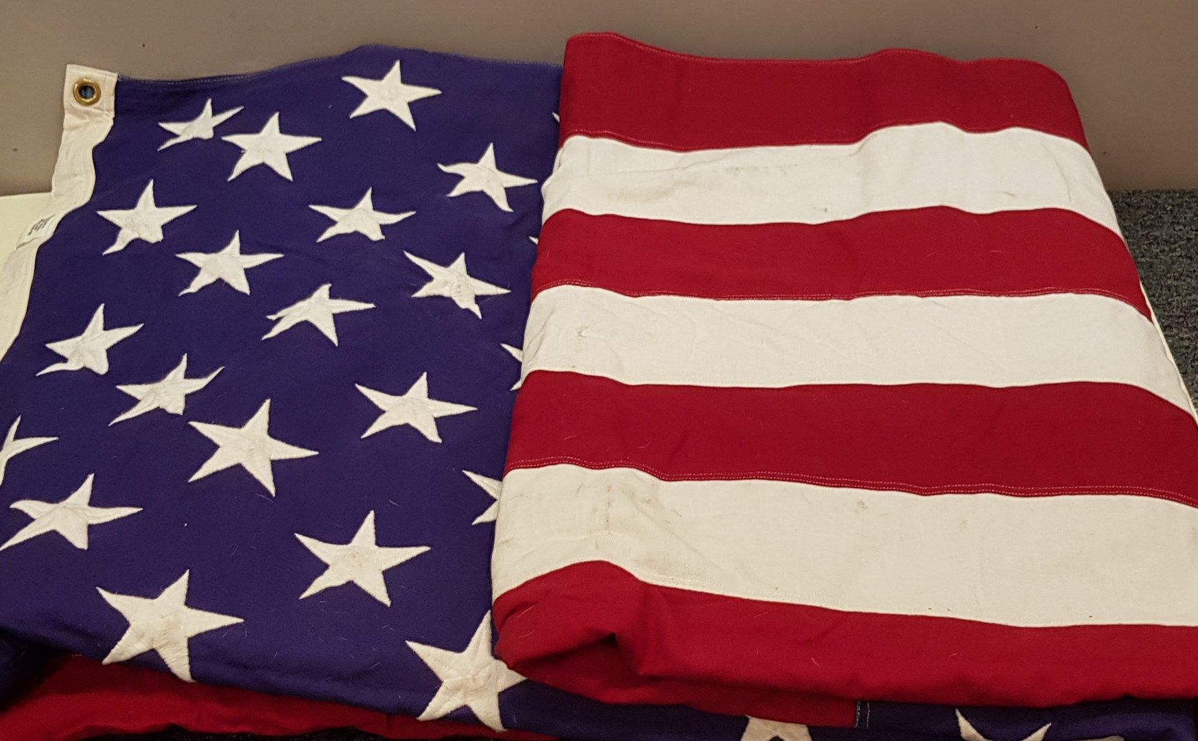 Null Lot de deux drapeaux américains cousus en couverture
