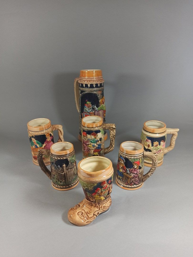 Null German work of the XXth century,

Lot including a pitcher and five beer mug&hellip;