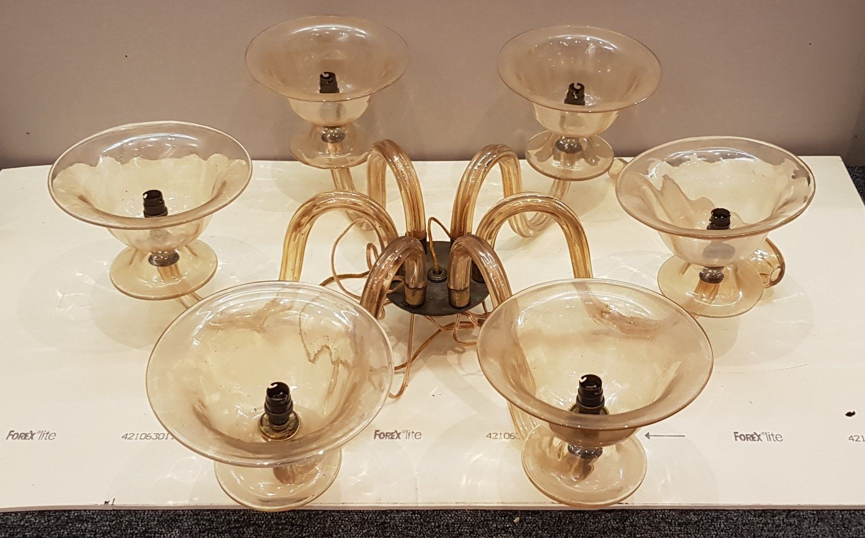 Null Lámpara de cristal de Murano con seis brazos 

H. 22 cm - D. 70 cm

Acciden&hellip;