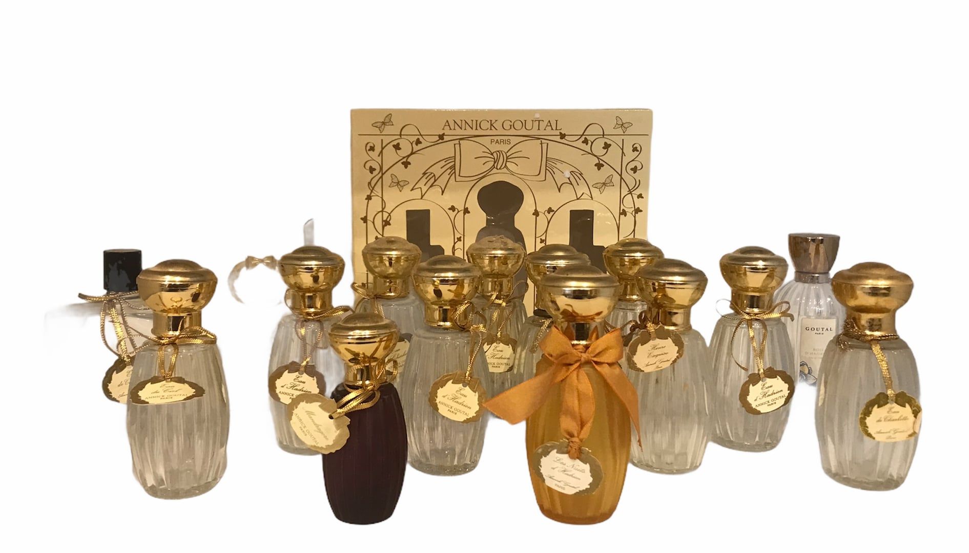 Null ANNICK GOUTAL

Set of 14 bottles of the brand, a box is attached.
