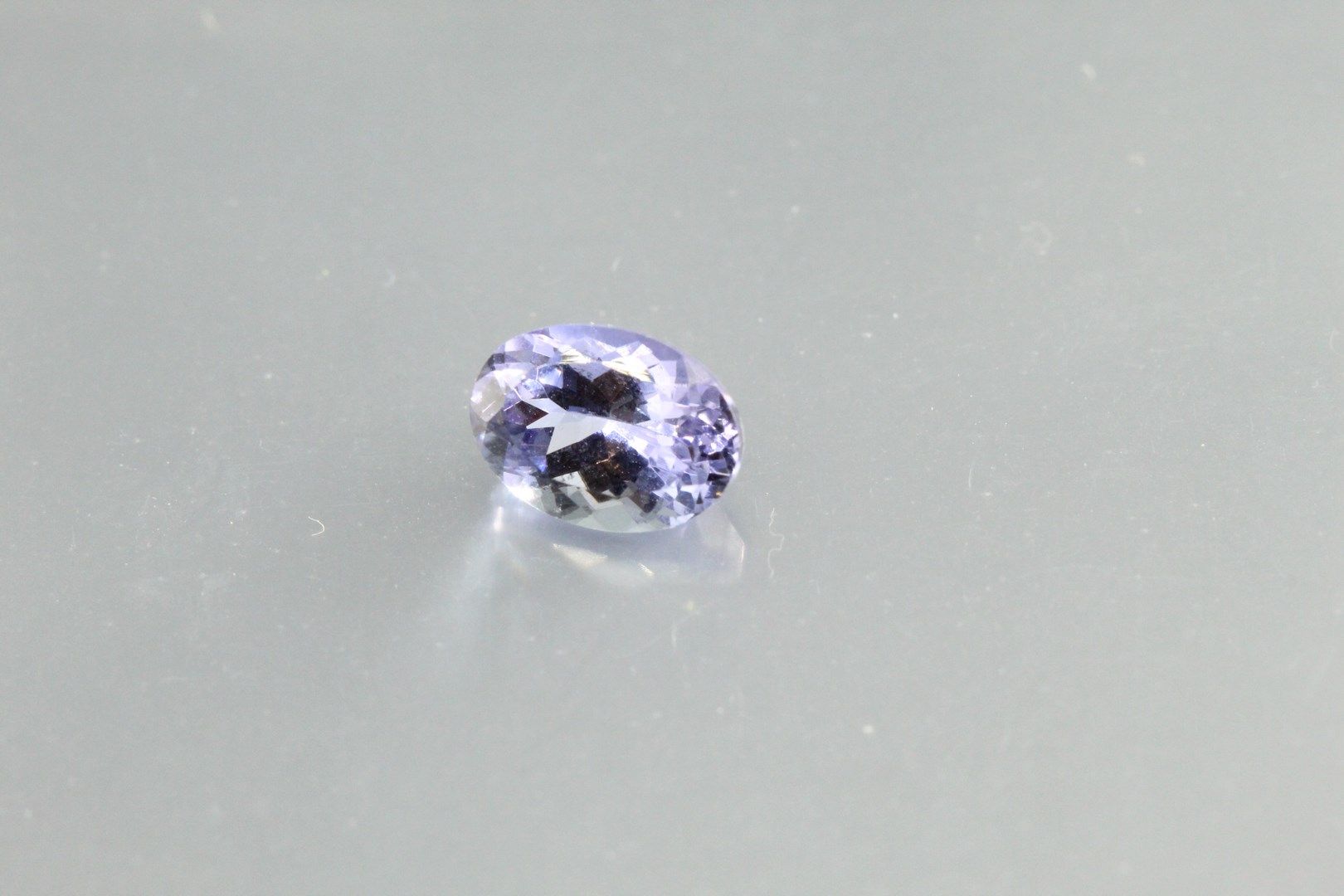 Null Oval Tanzanite on paper; 

Weight : 1, 50 cts.