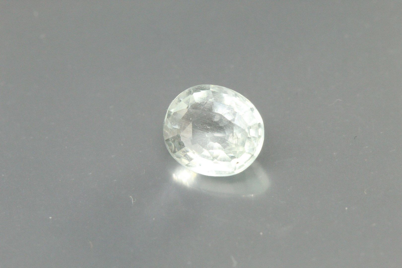 Null Oval aquamarine on paper. 

Weight: 1, 54 cts.

Egrisure.