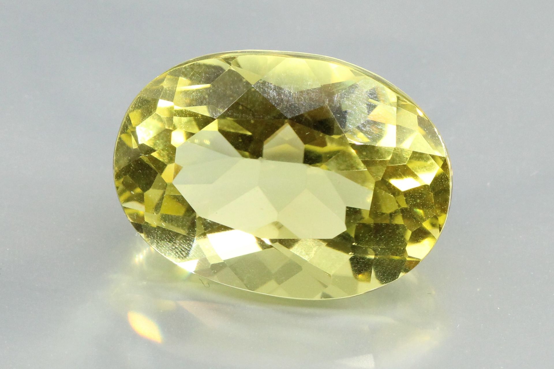 Null Yellow quartz - Citrine oval on paper.

Weight : 45, 51 cts.