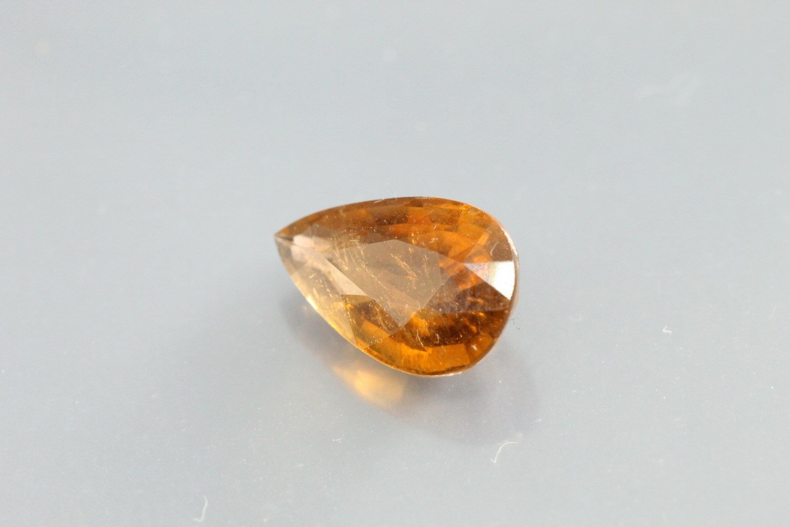 Null Pear orange tourmaline on paper.

Weight : 2, 55 cts. 

Plans of detachment&hellip;