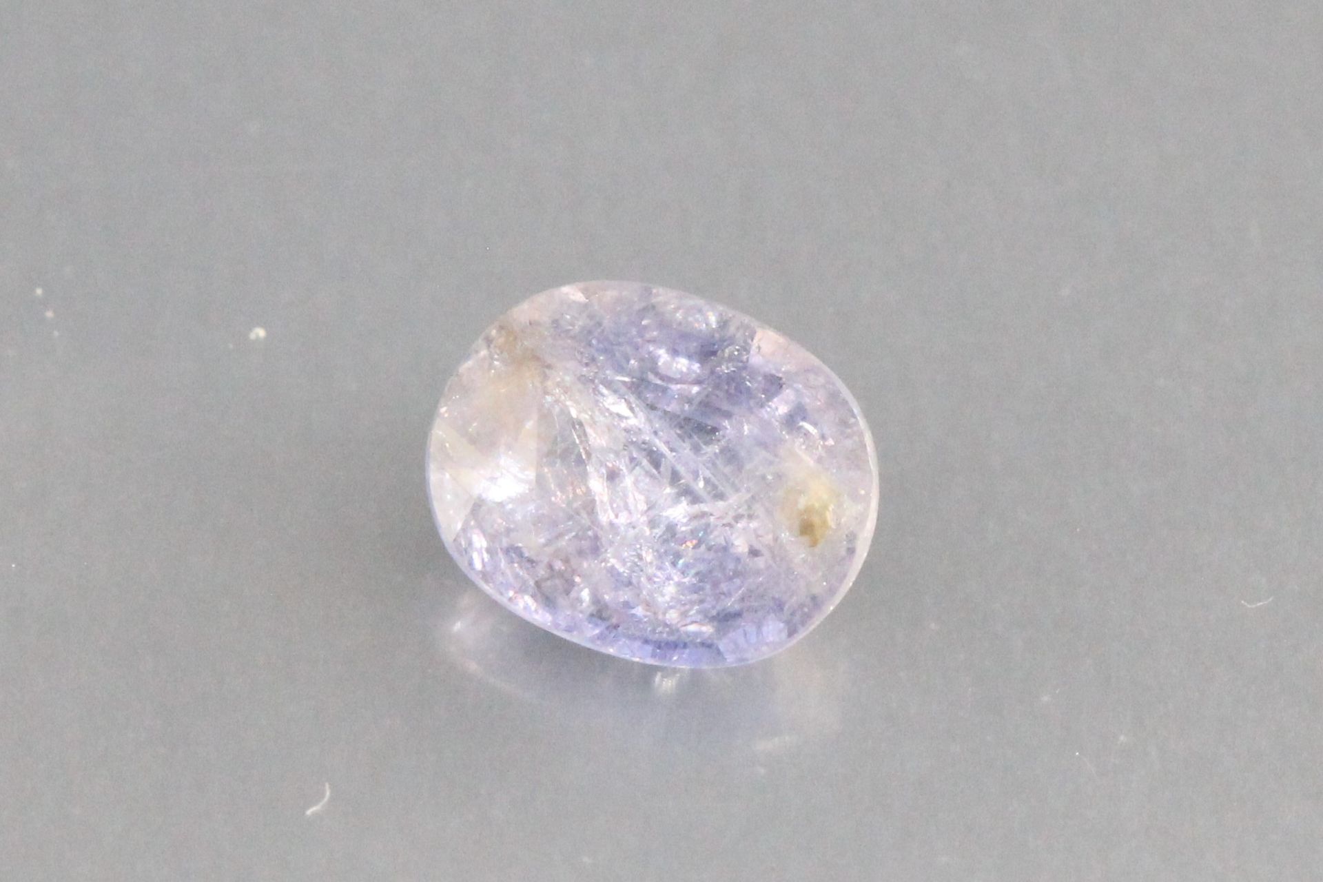 Null Oval blue sapphire on paper. 

Unheated. 

Weight : 1, 81 cts.