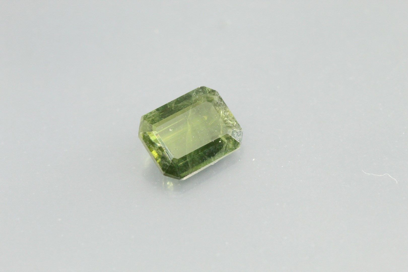 Null Green sapphire octagon on paper.

Weight : 2, 13 cts. 

Plans of detachment&hellip;