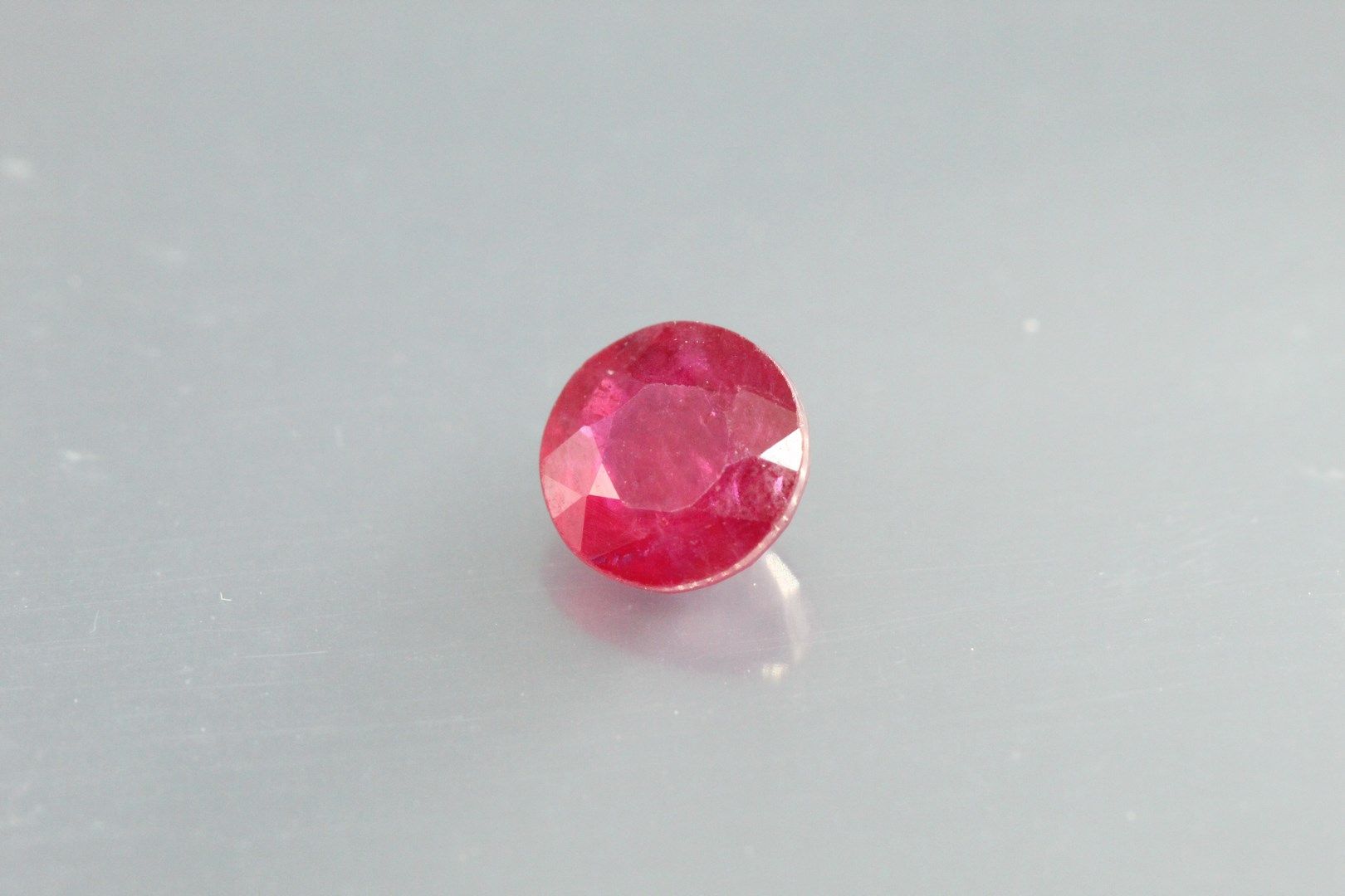 Null Round ruby on paper.

Weight : 0,97 ct. 

Plan of detachment.