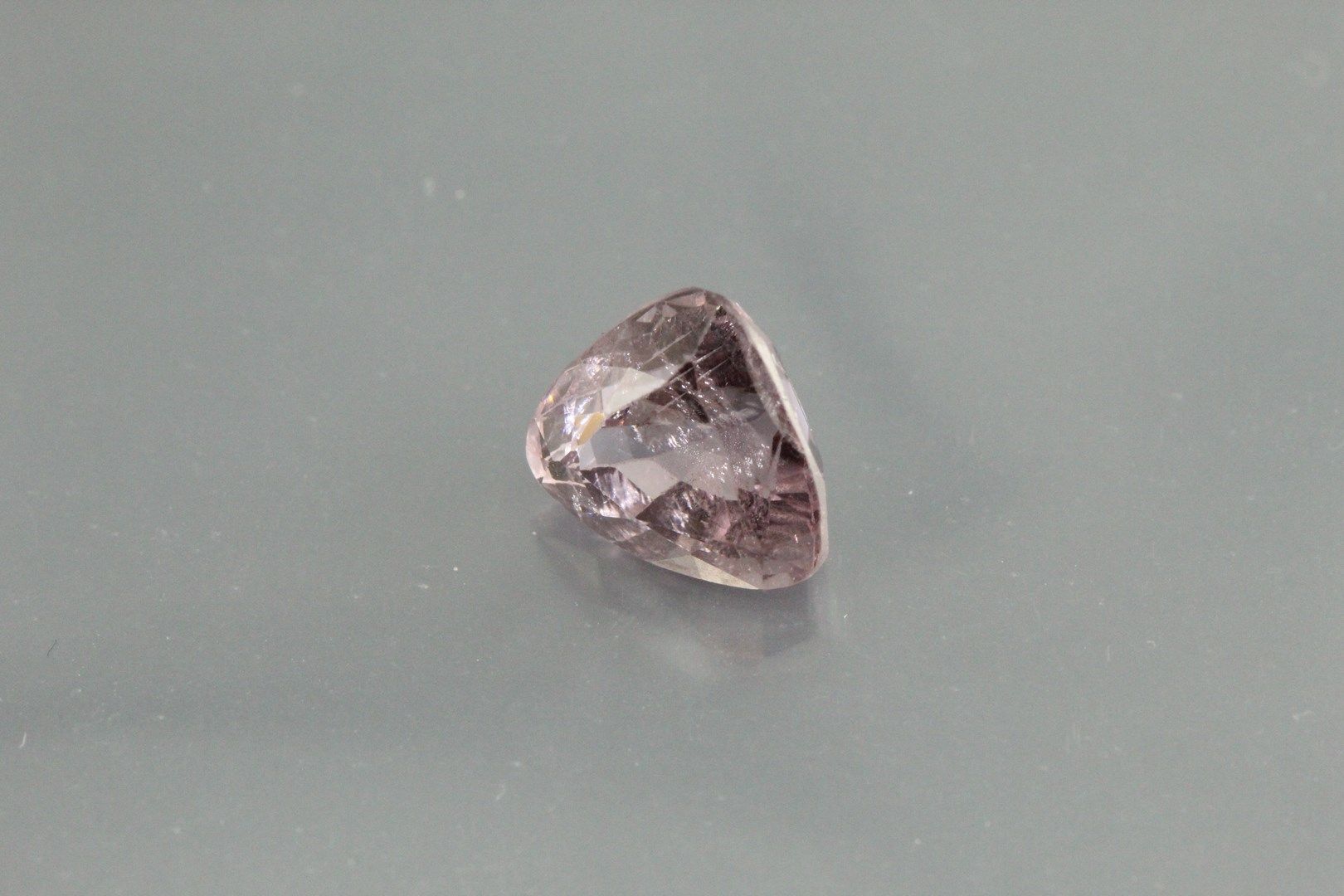 Null Spinel trillion on paper.

Weight : 3,75 cts. 

Plan of separation.