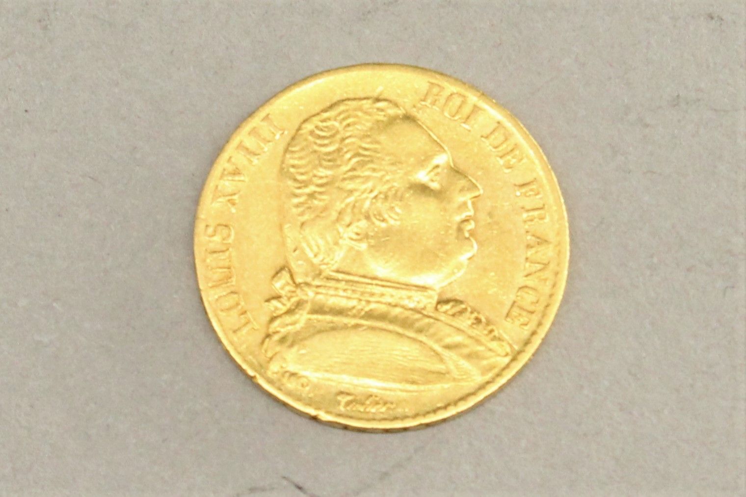 Null Pièce en or de 20 Francs Louis XVIII (1815 A).

TTB à SUP.

Poids : 6.45 g.