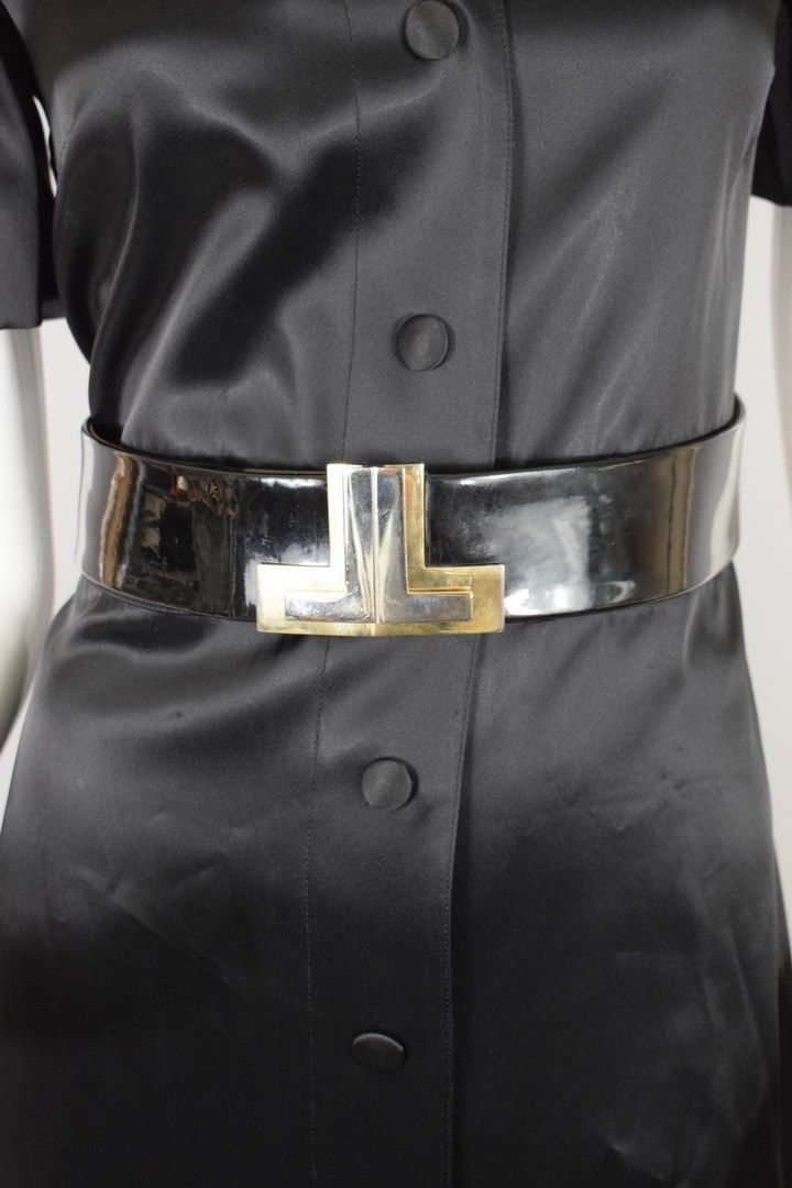 Null LANVIN 

Circa 1970



Rare ceinture en cuir glacé noir à boucle double L d&hellip;