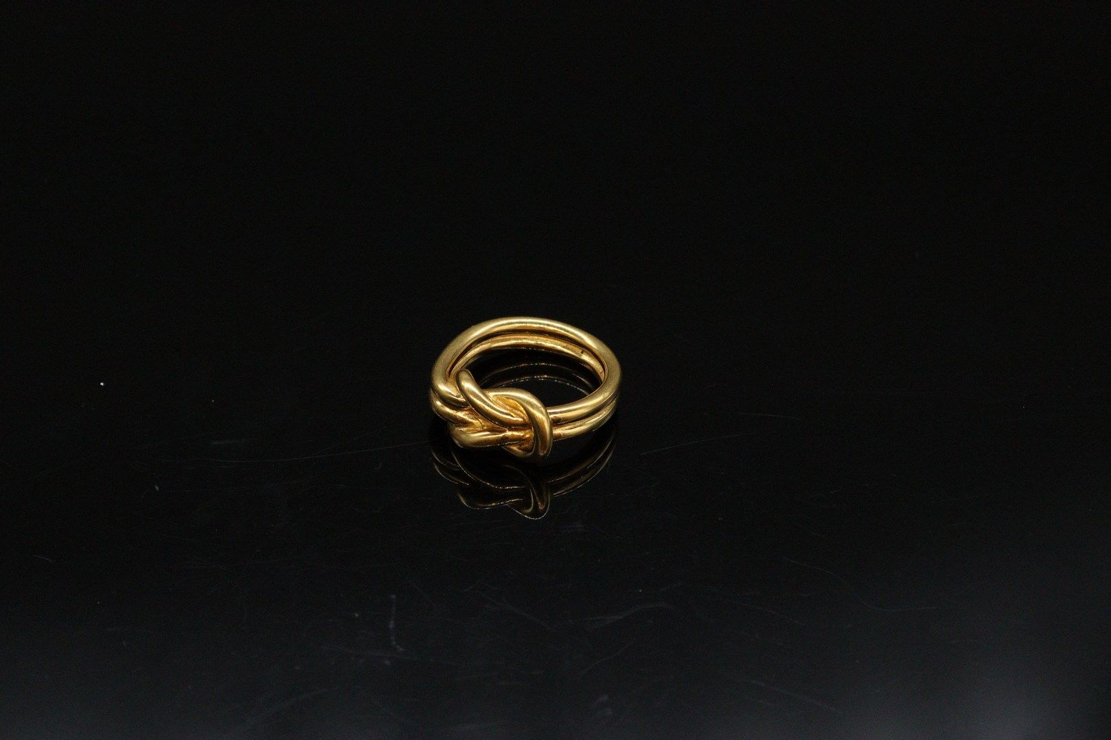 Null HERMES PARIS 



Scarf ring in gilded metal model "Noeud". 



Diameter : 2&hellip;