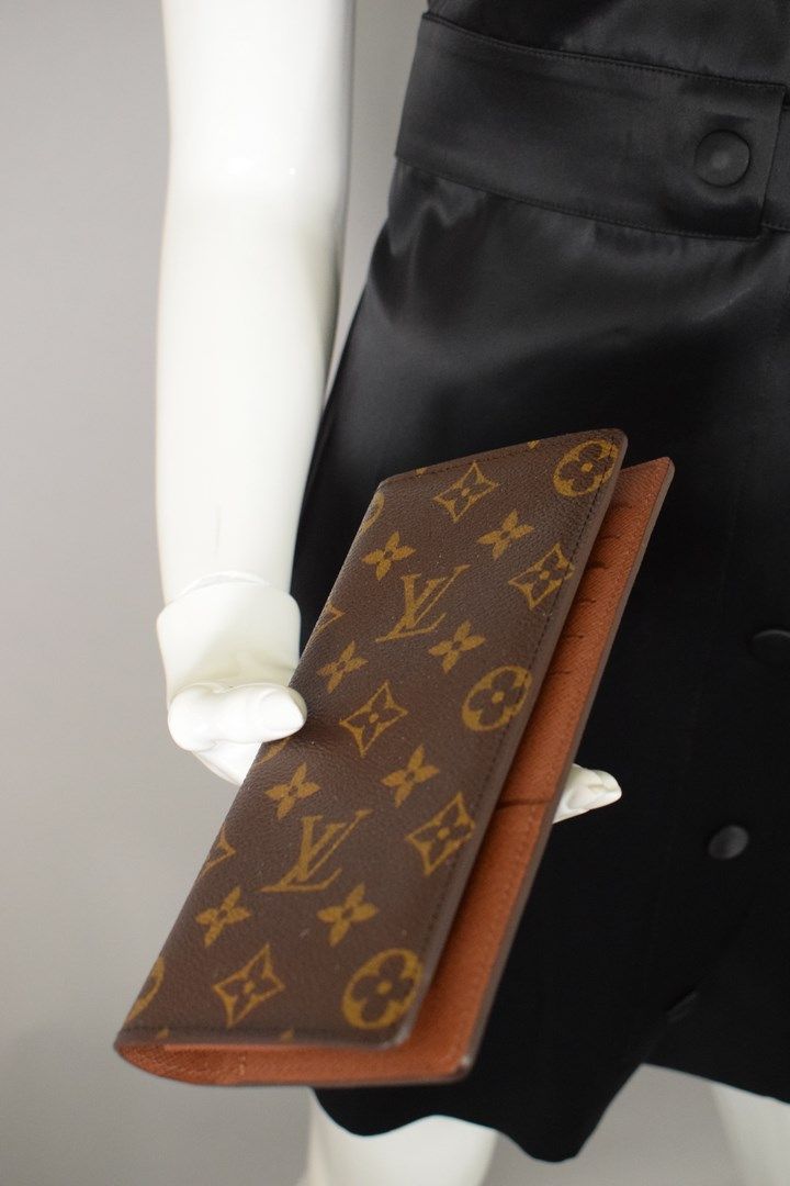LOUIS VUITTON Card holder in monogrammed canvas, with…