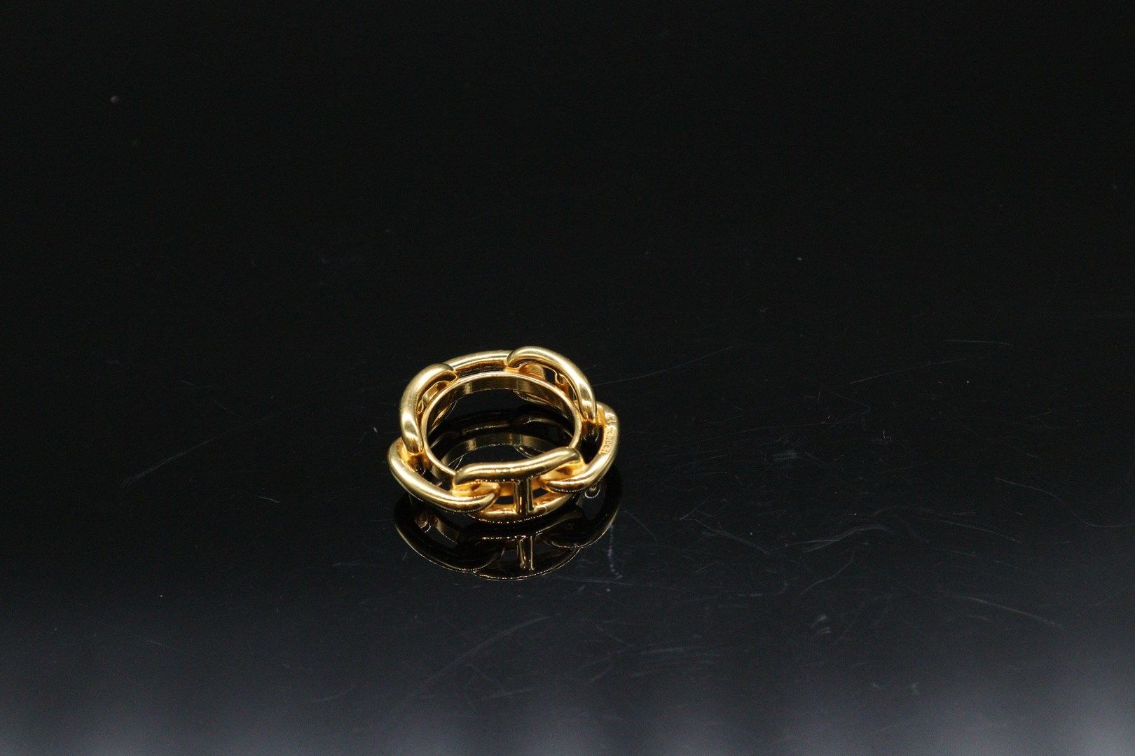 Null 赫米斯 



镀金金属围巾环，"Chaine d'anchre "模型。 



直径：2,cm左右。