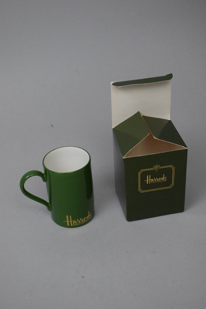 Null HARRODS



Un mug aux couleurs du grand magasin, neuf dans sa boite. 

Haut&hellip;