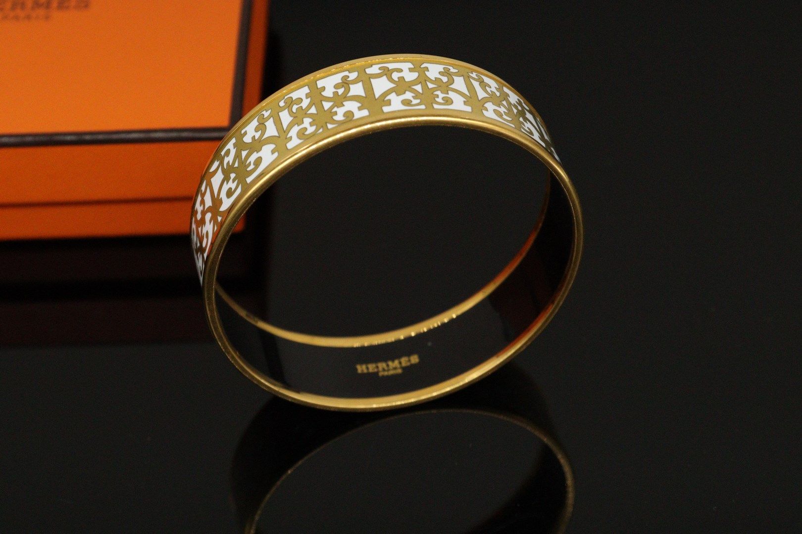 Null HERMES



Cuff bracelet model "Balconies of the Guadalquivir" in gold-plate&hellip;